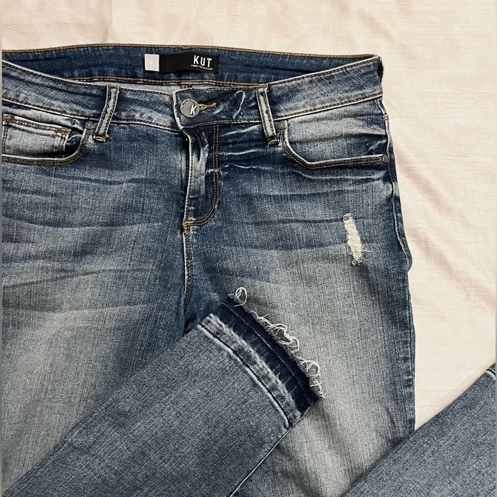 Kut from the Kloth Kurvy Diana Crop Distressed Skinny Jeans